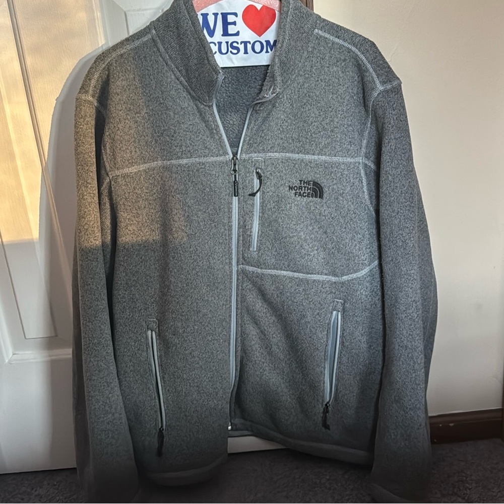 The North Face Gray Zip Up Men’s Fleece Size L with Pockets
